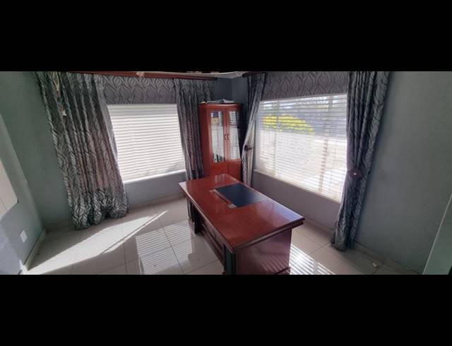 4 BEDROOM HOUSE FOR SALE IN ROOIHUISKRAAL